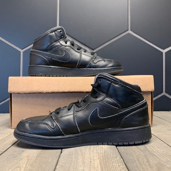 ~Used W/O Box! Youth Air Jordan 1 Mid GS Triple Black Classic Sneakers Size 5Y - Picture 2 of 6